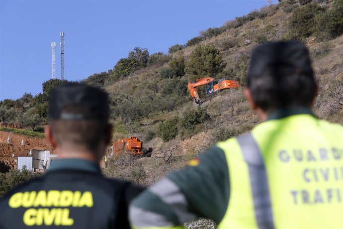  Llegada de la maquinaria para ayudar en las labores de rescate del niño atrapad