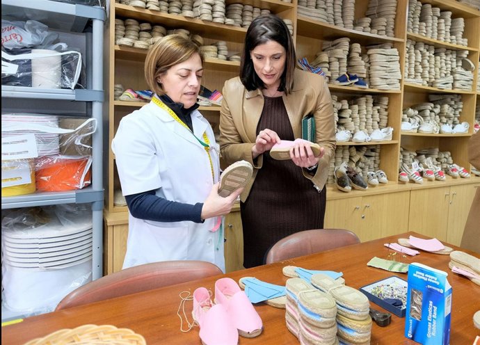 La alcaldesa de Santander, Gema Igual, visita la Cocina Económica