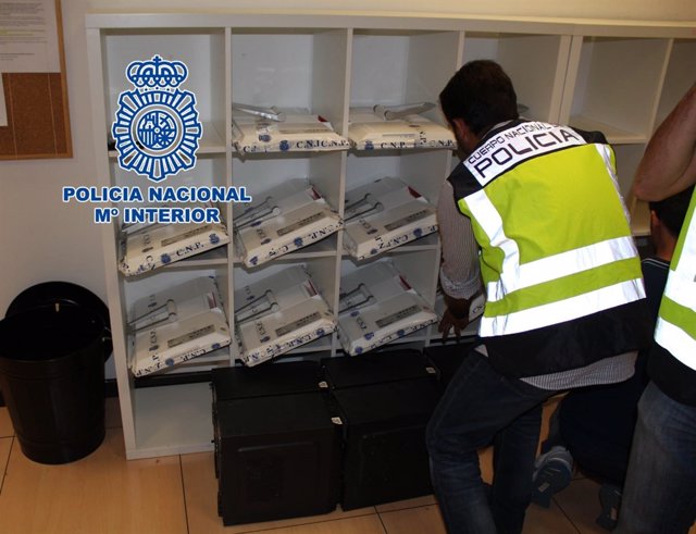 Policía Nacional registra clínicas iDental en una operación anterior
