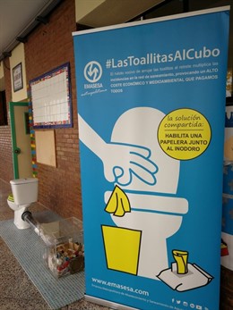 Campaña de sensibilización  #LasToallitasAlCubo en Alcalá de Guadaíra