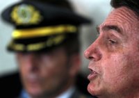 Bolsonaro firma el decreto para facilitar el uso de armas de fuego en Brasil