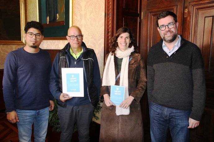 Alcalde de Palma, Antoni Noguera, y representantes de Refugees Welcome Baleares