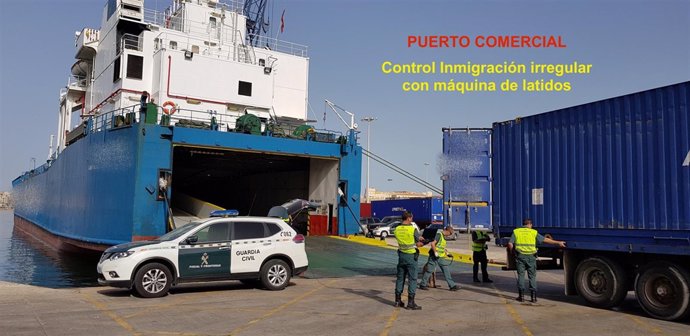 Imagen de archivo de un control de inmigración en el Puerto de Melilla