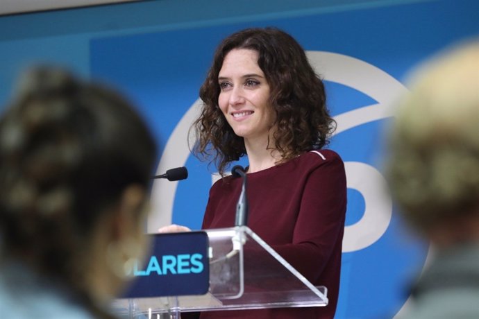 La portavoz del PP de Madrid, Isabel Díaz Ayuso, en rueda de prensa en Génova