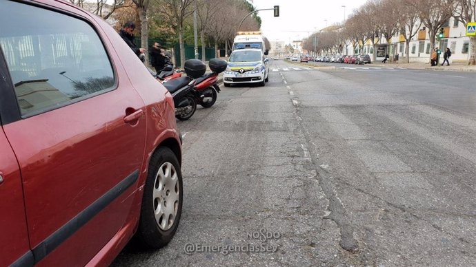 Lugar de un accidente con un motorista herido leve en Sevilla
