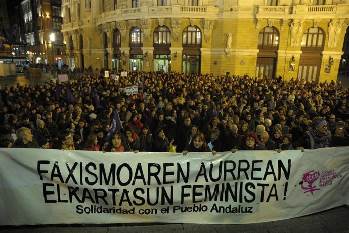 Concentración en Bilbao de colectivos feministas para reivindicar los derechos d