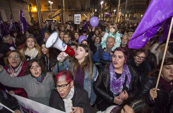 Manifestación feminista en Huelva