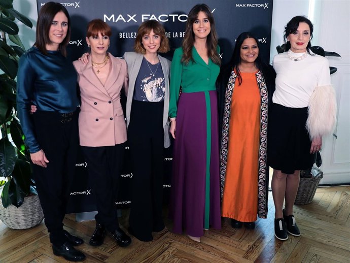 Isabel Jiménez, Luz Casal y más cuentan como se sintieron bellas por primera vez