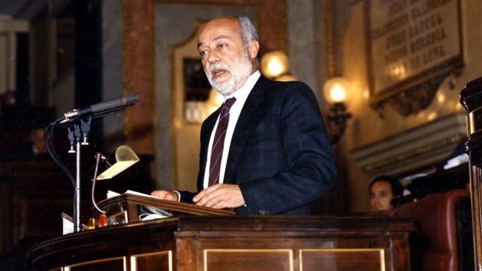 Eduardo Martín Toval, portavoz del PSOE en el Congreso 1985-1993