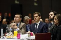 Rivera compara las protestas del PSOE contra la investidura en Andalucía con los escraches de la CUP y los CDR