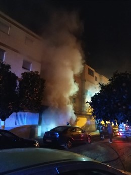 Incendio causado en Lora con el desalojo de 20 vecinos