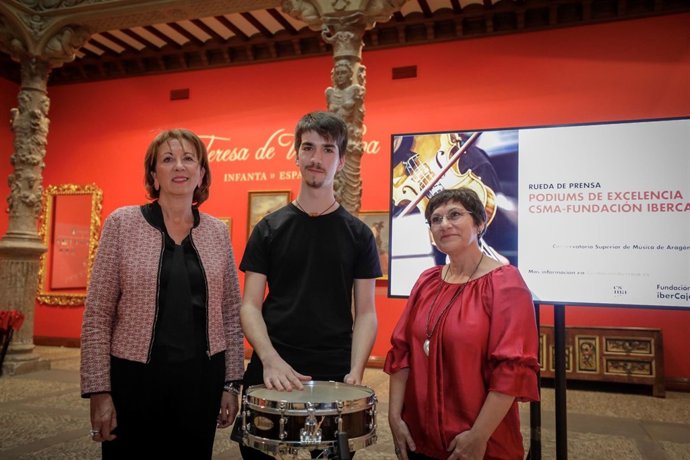 Ana Farré, el percusionista Luis Azcona y Carmen Esteban