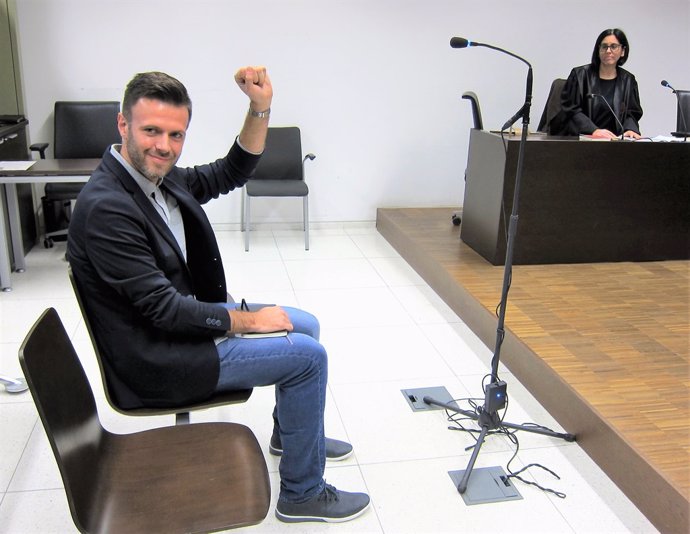José Téllez (Guanyem Badalona) compareix en judici