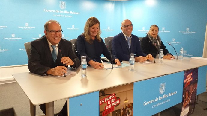 D'izda. A dta., Juli Fuster, Patricia Gómez, Miguel Agut i Manuela de la Vega