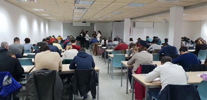 Aspirants a gestors telefnics d'emergncies en les proves del 112