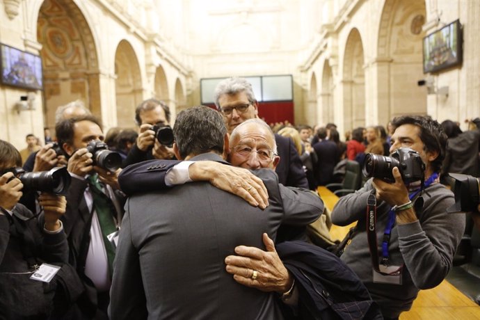 Amat felicita al presidente de la Junta, Juanma Moreno