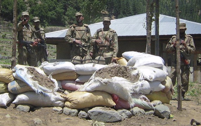 Soldados Pakistaníes Apostados Cerca De La Frontera Con Afganistán