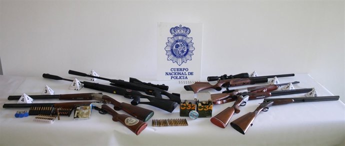 Armas del detenido por disparar con carabina en Albacete