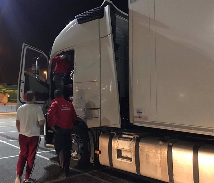 Camión interceptado por la Policía Foral en Viana