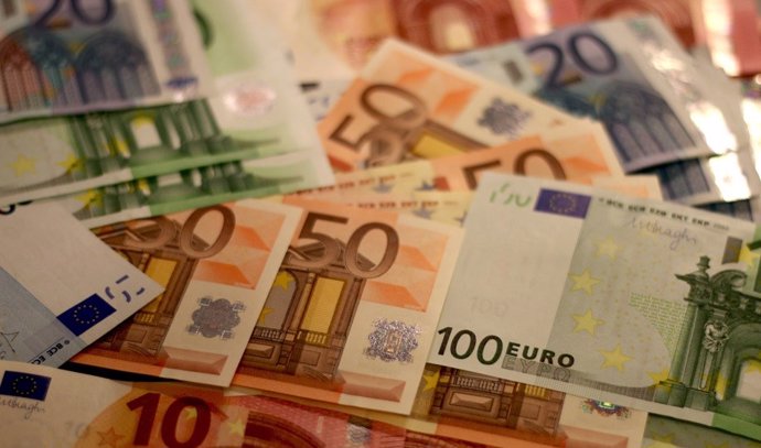 Bitllets, diners, euros, deute