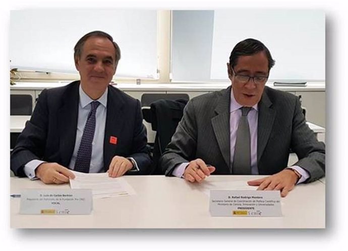Luis de Carlos y Rafael Rodrigo Montero en la firma del convenio