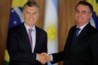 Bolsonaro promete a Macri que seguirá "defendiendo la democracia" en Iberoamérica