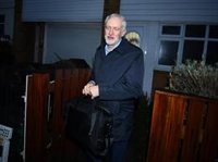 Corbyn pide a May que descarte la ruptura sin acuerdo con la UE como condición para negociar