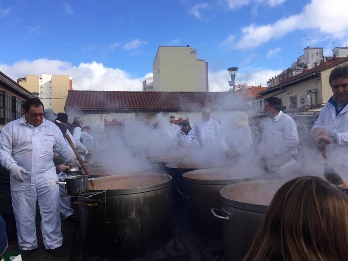 Burgos.- Elaboración de los 'titos' en Gamonal