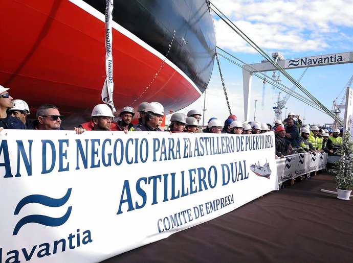 Trabajadores de astilleros de Puerto Real protestando en un acto