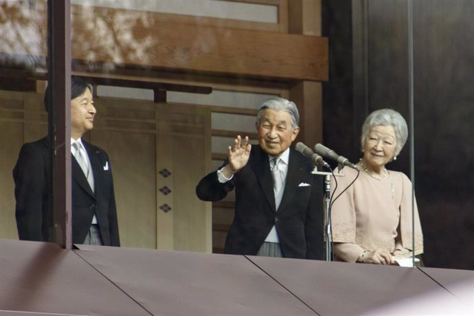 El emperador Akihito y el príncipe Naruhito