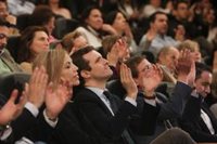 Casado pide "revitalizar" el espacio de centro-derecha del PP y crear alianzas "constructivas" tras los comicios de may