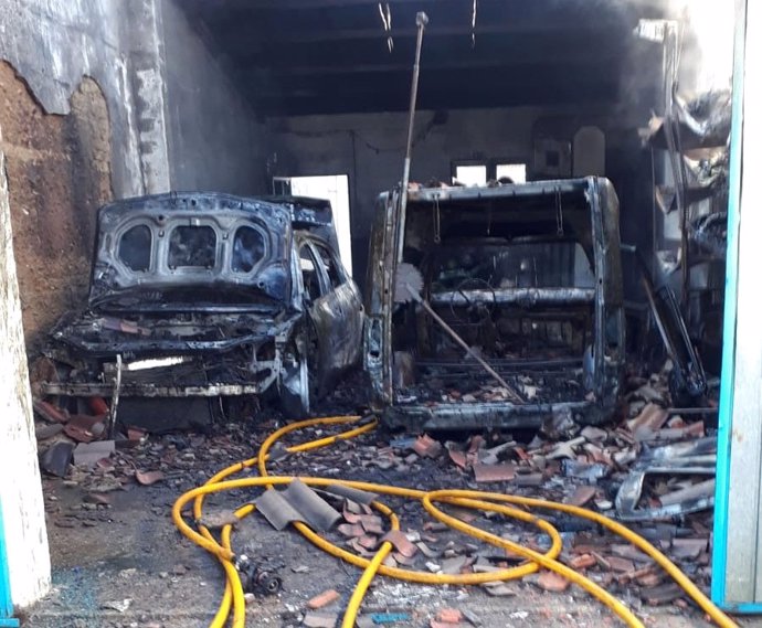 Incendio en una cochera en Villagarcía de Campos. 17-1-2019