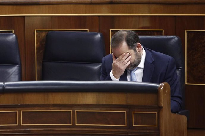 Pleno en el Congreso para debatir la nueva normativa para los vehículos de alqui