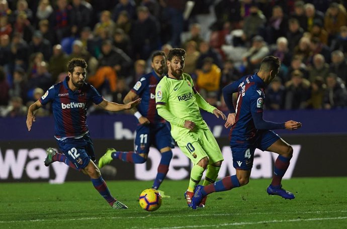 Soccer: La Liga - Levante v FC Barcelona