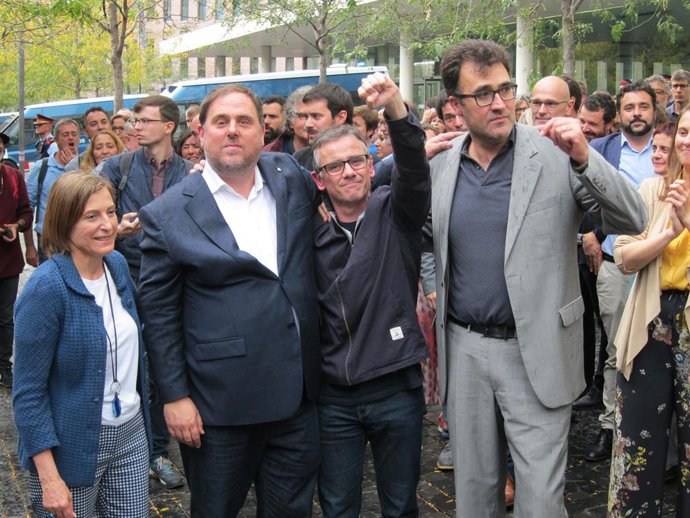 Josep Maria Jové (centro), C.Forcadell, O.Junqueras y L.Salvadó