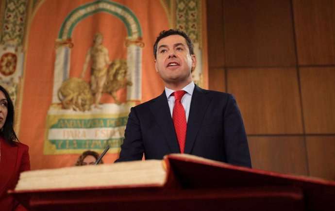 Juanma Moreno jura el crrec com a president de la Junta d'Andalusia