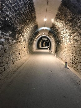 Nueva iluminación en el túnel de la Vía Verde del Aceite en Torredonjimeno.