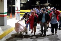 Más de 1.000 migrantes de la segunda caravana hondureña regresan a su país