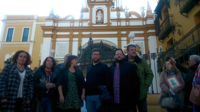 Visita a la basílica de la Macarena