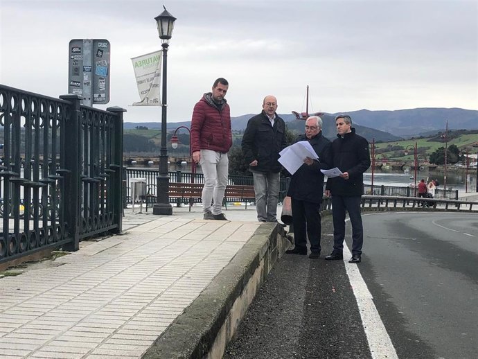 Zuloaga anuncia la inversión de Fomento en el puente de La Barquera