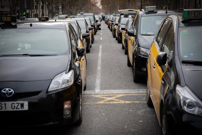 Concentració de taxis a la Gran Via de Barcelona