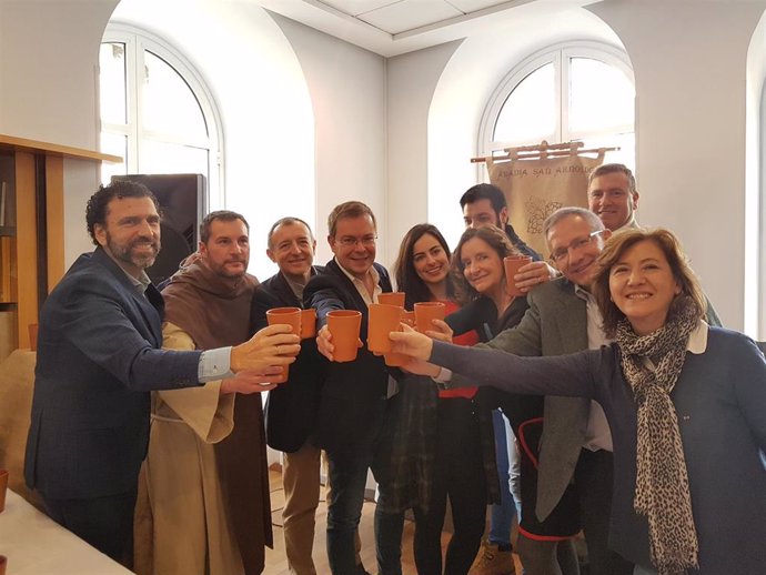 Cata de la cerveza Ambar que se servirá en las Bodas de Isabel