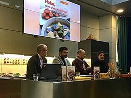 El conseller C.Homrani presenta el receptari 'Halar, cuina gitana a Catalunya'