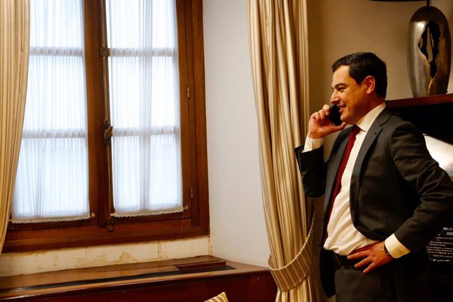 Juanma Moreno tras su investidura como presidente de la Junta de Andalucía. 