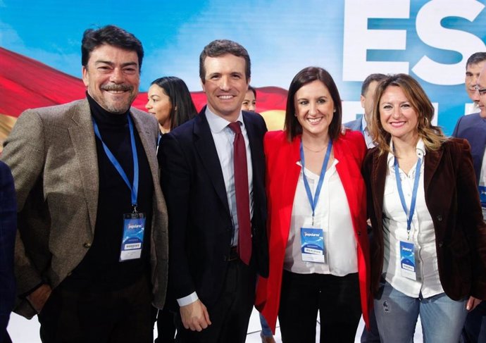 Pablo Casado con Luis Barcala, María José Catal y Begoña Carrasco