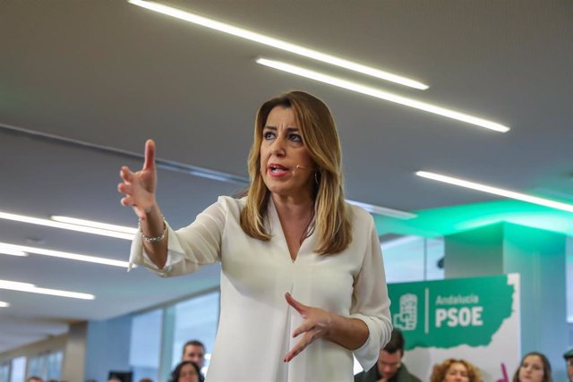 La secretaria general del PSOE-A, Susana Díaz, interviene en un encuentro con mu