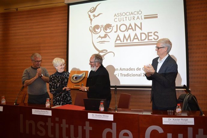 Josefina Roma recibe el premio Joan Amades de Cultura Popular y Tradicional 2018