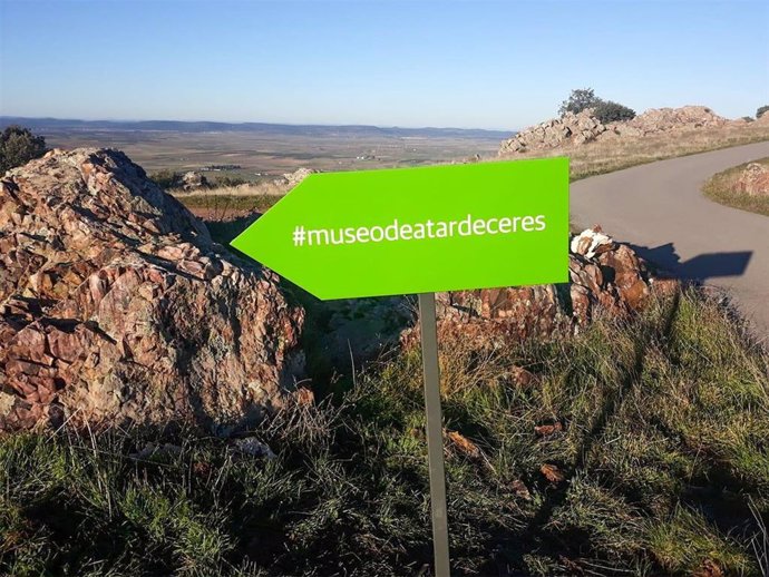 Señal de acceso Museo de Atardeceres de Almodóvar