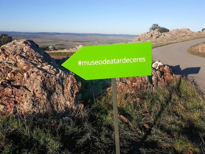 Señal de acceso Museo de Atardeceres de Almodóvar