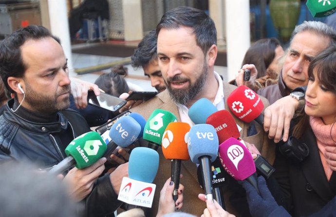 Santiago Abascal atén als mitjans